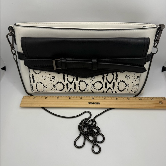 Reed Crossbody Purse Clutch featuring a removable metal chain strap Animal Print - Picture 3 of 9